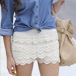 LACE CUTE SHORTS SIZE LARGE IRIS LOS ANGELES
